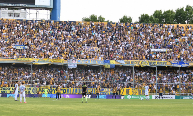 Triunfo Decano con golazo de otro partido