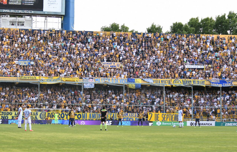 Triunfo Decano con golazo de otro partido