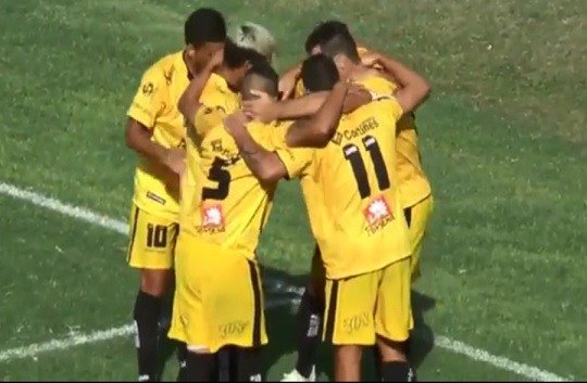 Flandria, de visitante, sorprendió a Quilmes