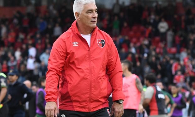 Omar De Felippe puso en duda su continuidad en Newell’s