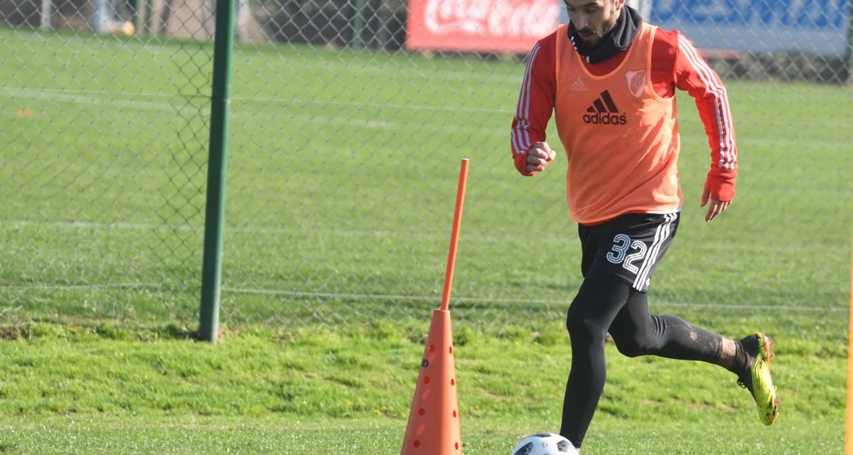 Scocco salió lesionado del entrenamiento