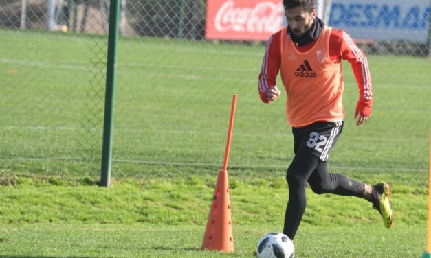 Scocco salió lesionado del entrenamiento