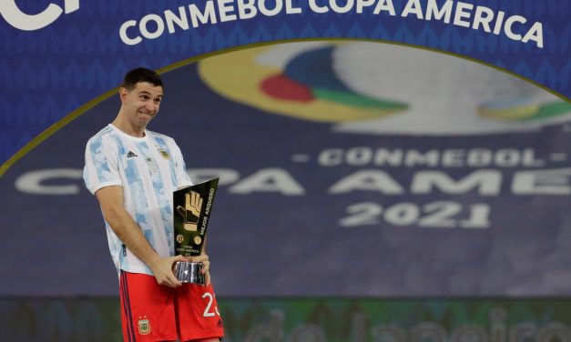 El futbolista de la selección Argentina que chicaneo a Dibu Martínez