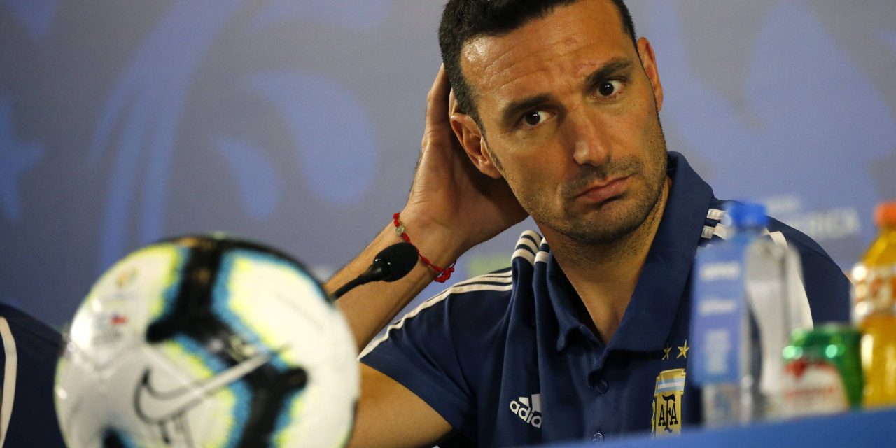 Scaloni preocupado: Un titular de la selección Argentina no encuentra equipo