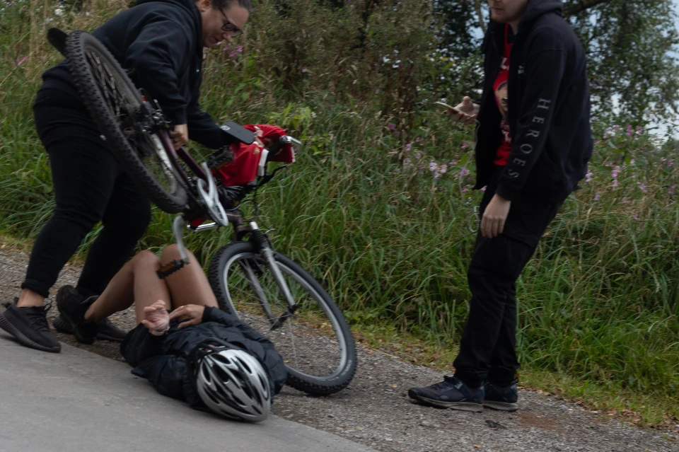 Premier League: El crack del Manchester United que ayudó a una ciclista atropellado