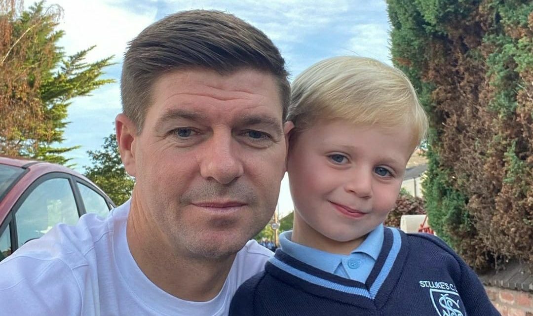 El tierno momento de Steven Gerrard en el primer día de clases de su hijo