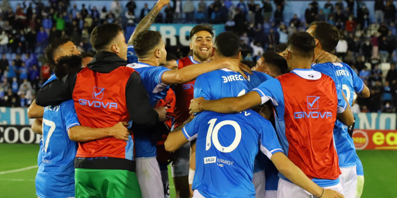 ¡No les importó nada! Un equipo de Argentina llenó la cancha en la vuelta del público a los estadios a pesar de estar prohibido