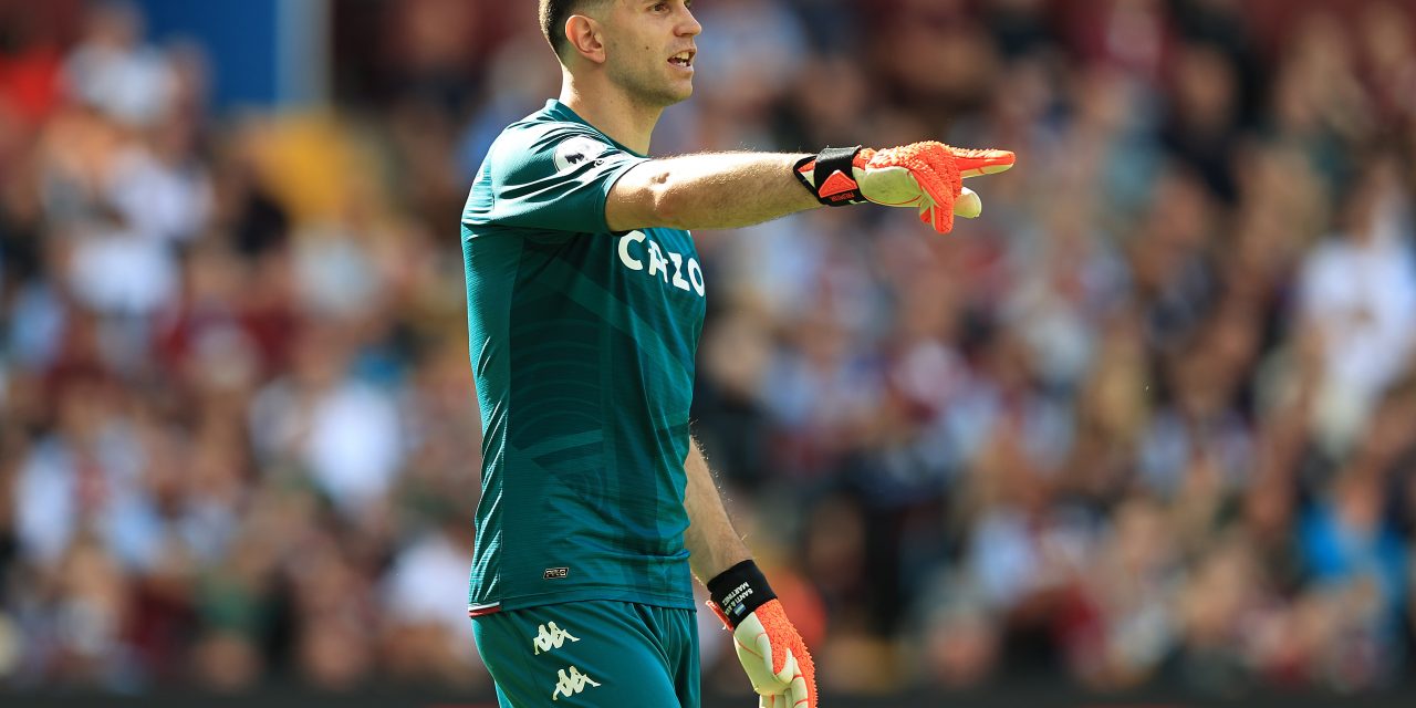 ¡Tiembla el Aston Villa! Uno de los equipos más poderosos de la Premier League busca al arquero de la Selección Argentina