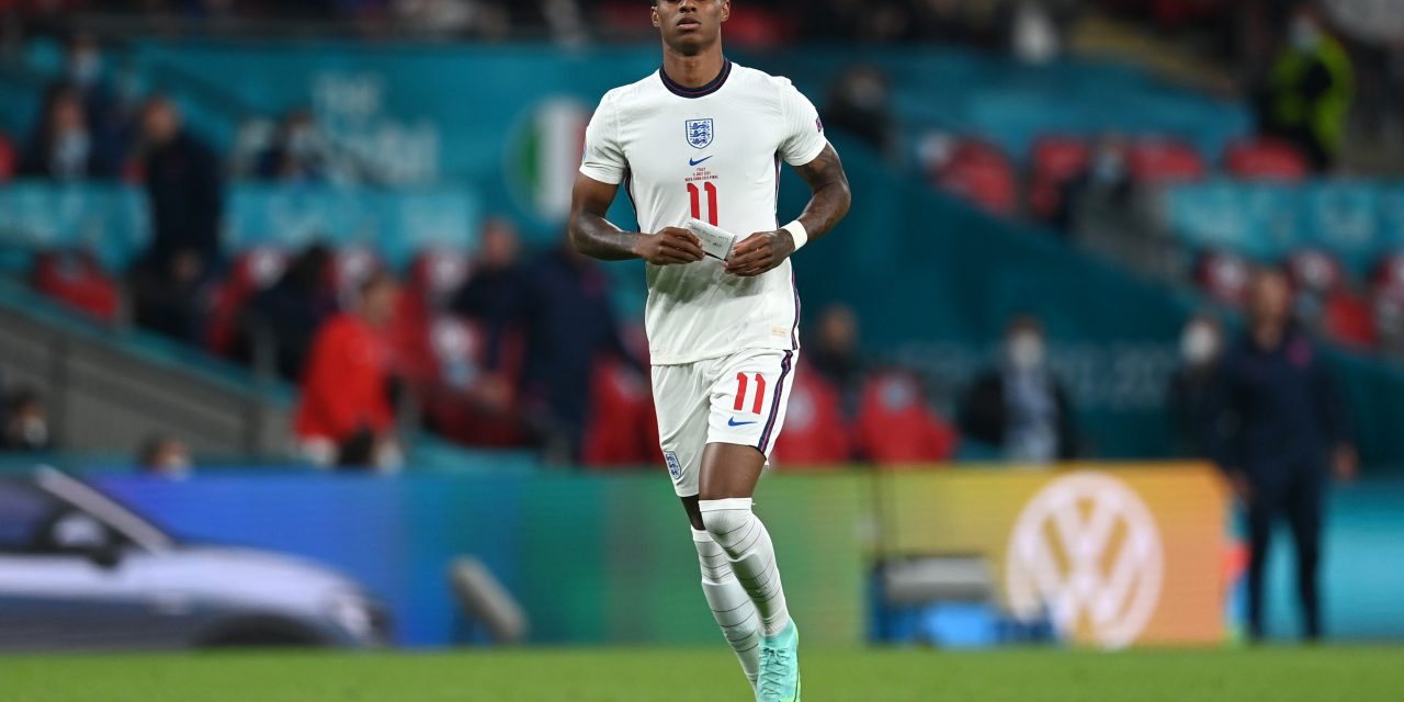 Premier League: Sufrió racismo por errar un penal con Inglaterra en la Eurocopa, hoy fue premiado en Manchester por luchar contra la pobreza infantil