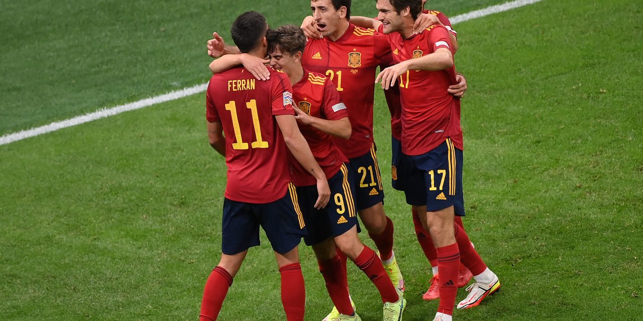 España: Tiene 21 años que puede decir que ya le marcó un HAT-TRICK a Alemania y un doblete a Italia