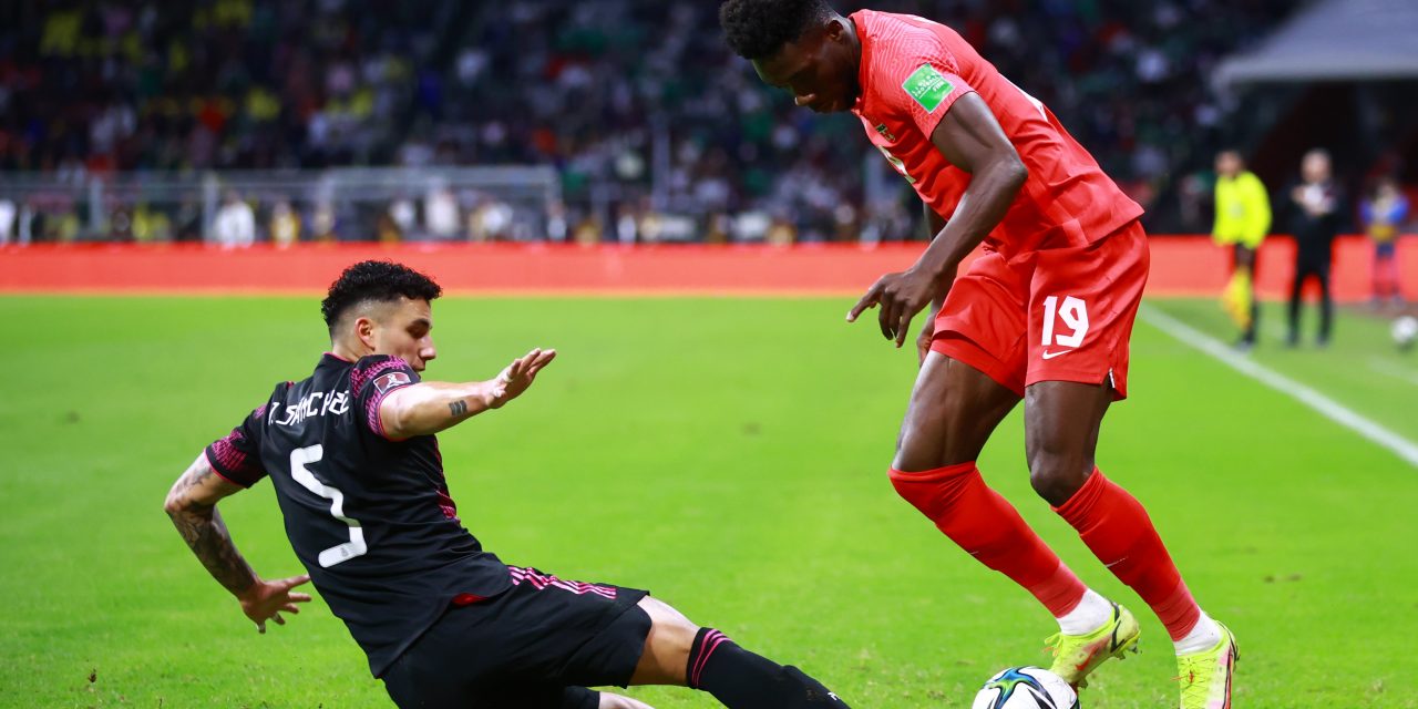 CONCACAF Eliminatorias Copa Mundial: Una bestia, Alphonso Davies dio este pase magistral para el gol de Canadá ante México en el Azteza