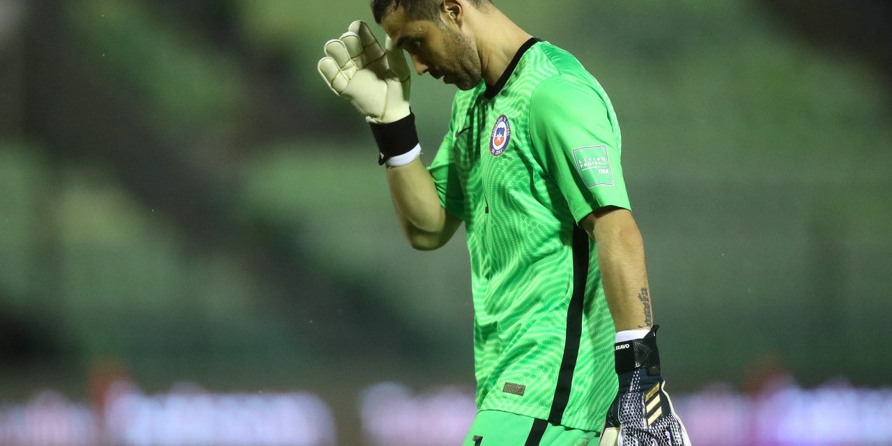 La desazón de Claudio Bravo tras la derrota de Chile ante Perú que complica las chances de Campeonato del Mundo