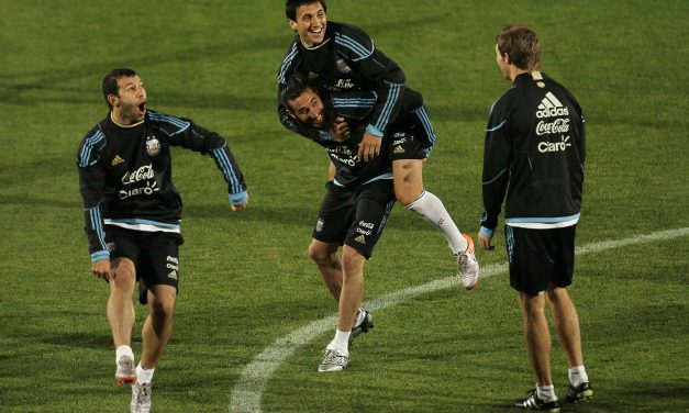 Jugó el mundial 2010 con la selección Argentina y anunció su retiro