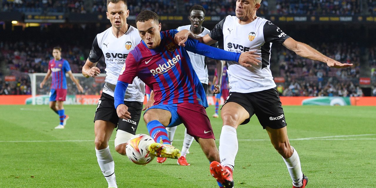 La Liga de España: En el Barcelona mandan un voto de confianza para Sergiño Dest
