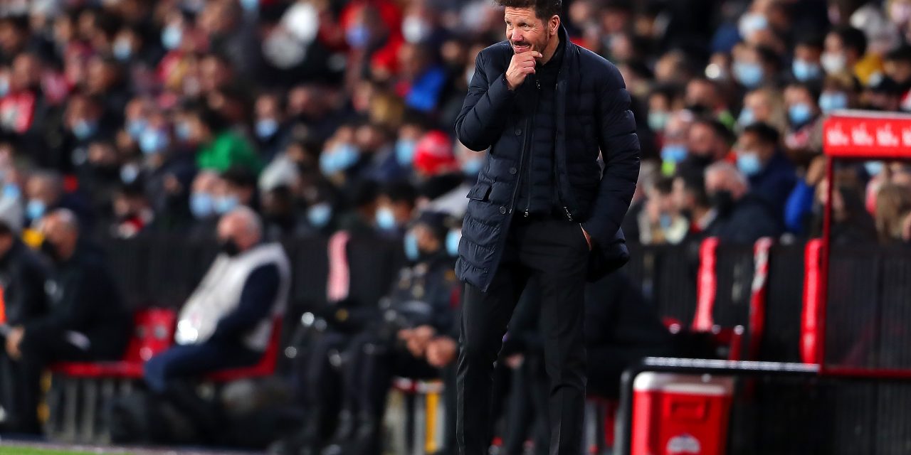 La Liga de España: El insólito nombre que suena para dirigir al Atlético de Madrid ante una salida del Cholo