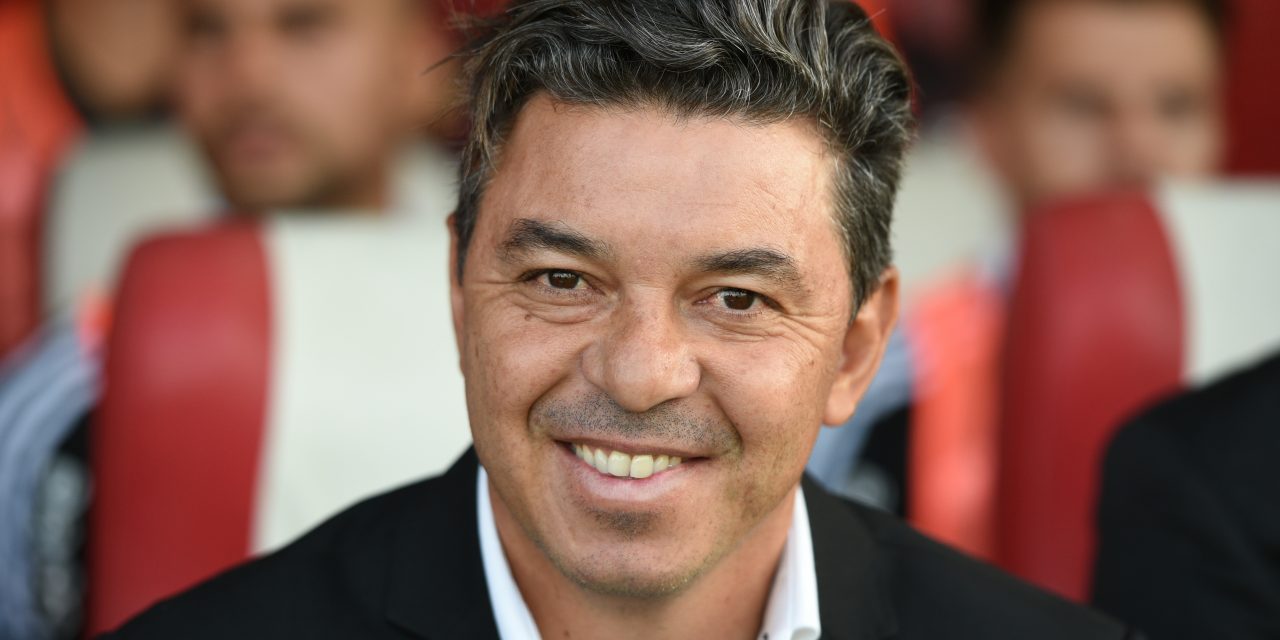 ¿Teléfono para Marcelo Gallardo? Una figura de Colombia posó con la camiseta de River