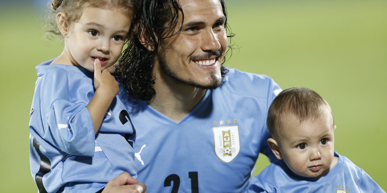 Alivio en Uruguay: Cavani tendría todo listo para ser jugador del Villarreal