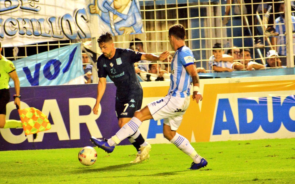 Racing goleó a Atlético Tucumán y llega entonado al clásico