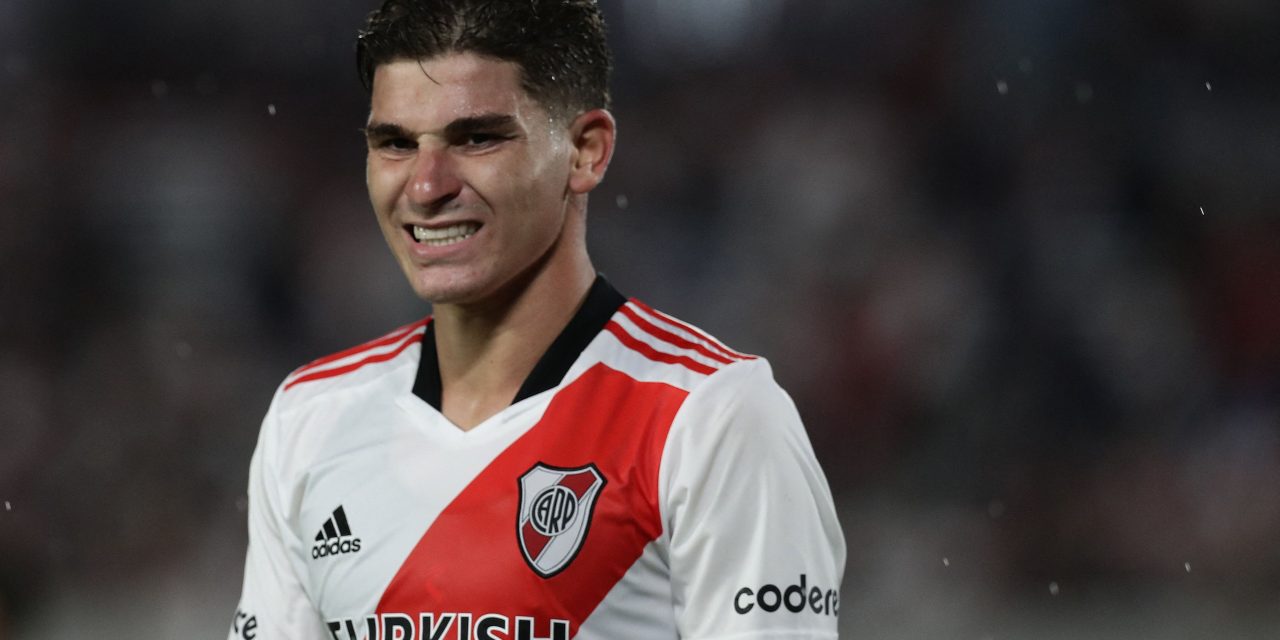 «Julián Álvarez se tiene que ganar un lugar con la Selección Argentina en el Mundial, tiene un recta final con River»