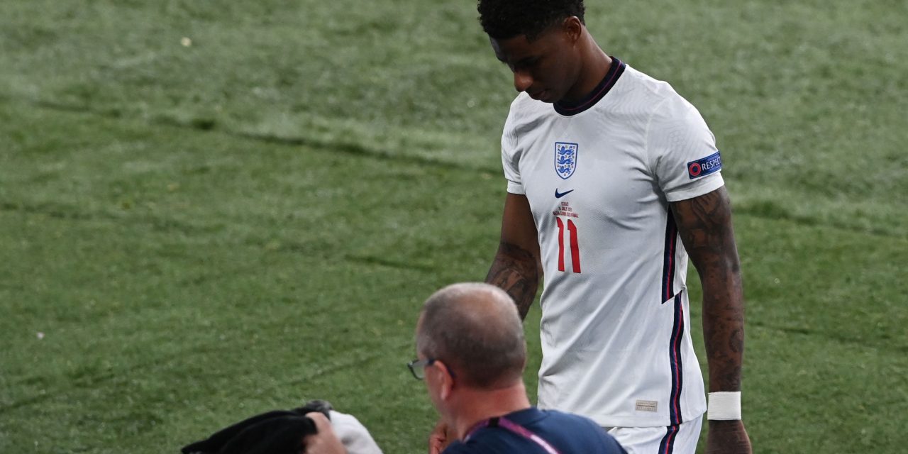 Encarcelaron a un joven en Inglaterra por insultar en Twitter a Marcus Rashford