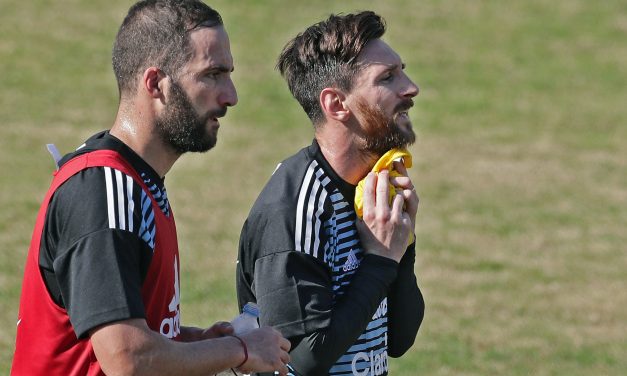 Es uno de los mejores jugadores de Argentina, lo buscaron Boca y River «Tuve la suerte y el privilegio de compartir algunas giras con Messi»