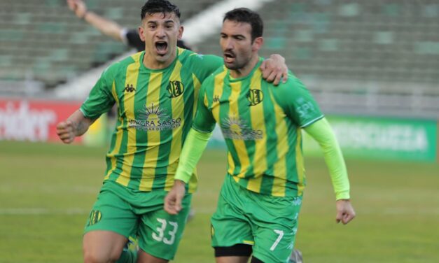 Cauteruccio se disfrazó de héroe y Aldosivi respira en un momento complicado