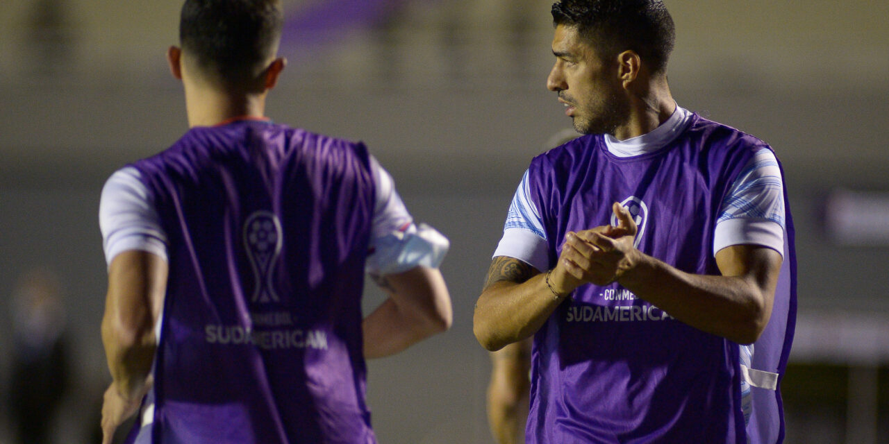 Polémica en Uruguay: El entrenador de Nacional explicó porque Luis Suárez fue suplente en la Sudamericana