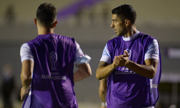 Polémica en Uruguay: El entrenador de Nacional explicó porque Luis Suárez fue suplente en la Sudamericana