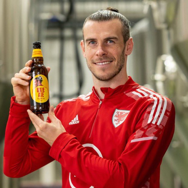 Gareth Bale lanzó su marca de cerveza para celebrar la clasificación de Gales al Campeonato del Mundo