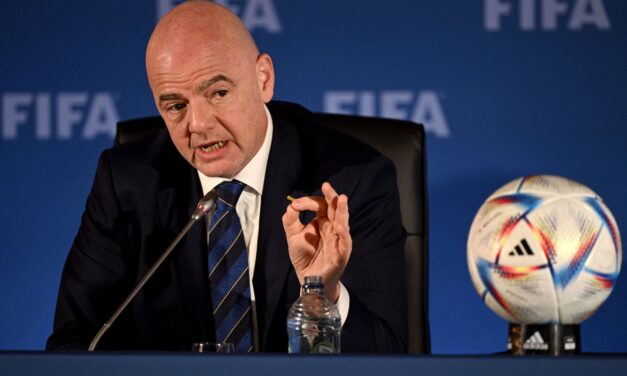 Gianni Infantino da un importante anunció sobre el futuro del VAR en el fútbol