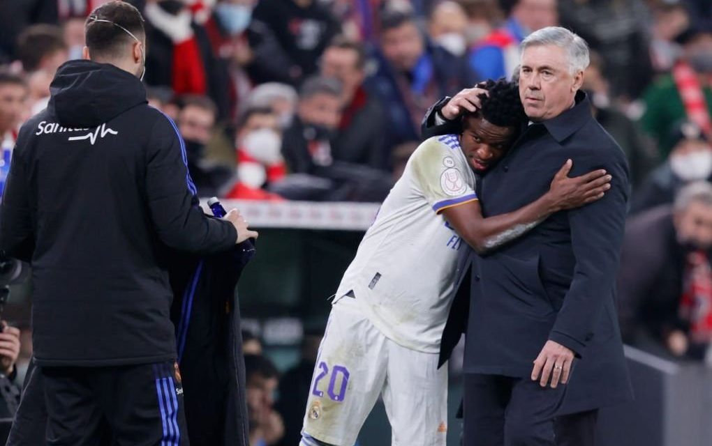 Ancelotti: ”Todo el mundo aprieta a Vinicius y yo no entiendo porque”