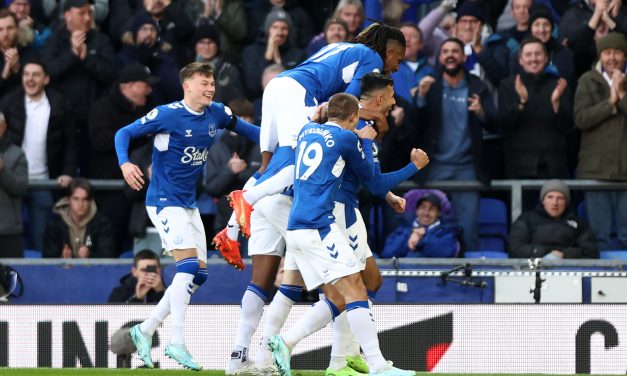 Everton se esta yendo al descenso y los fans lo increparon a él…
