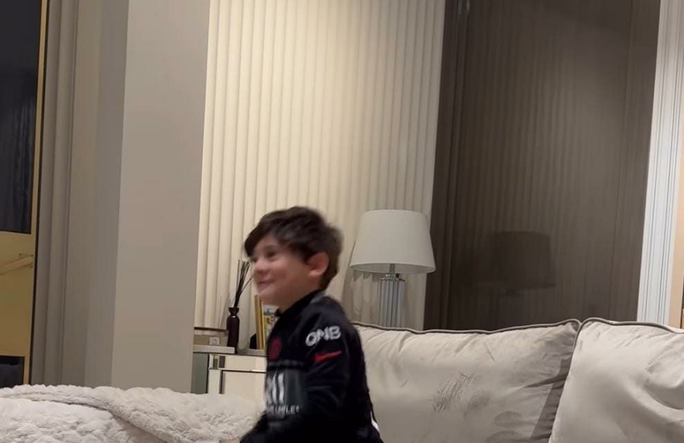 ¡Espectacular! El tierno video de Ciro Messi jugando como arquero en el living del crack del PSG