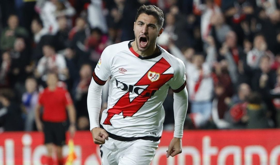 ¿Se va del Rayo Vallecano? Santi Comesaña sería refuerzo del Villarreal para el verano