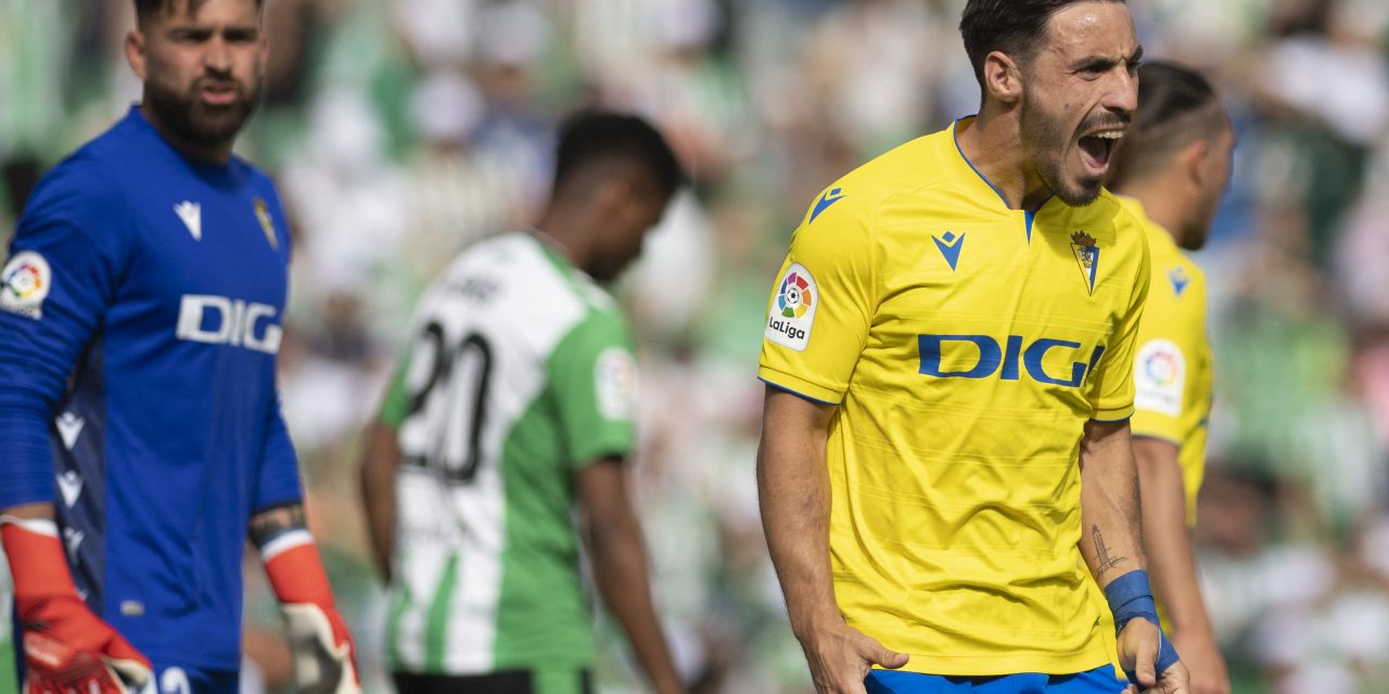 LaLiga: El Cádiz asalta el Villamarín y consigue un triunfo histórico ante el Betis