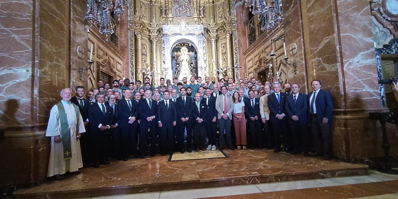 El Real Betis pide salud y éxitos a la Esperanza Macarena