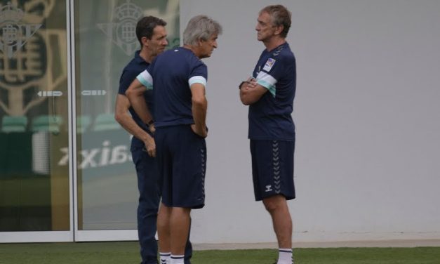 El Real Betis decide esperar al mercado invernal para buscar un central