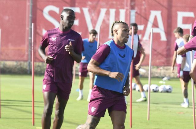 El Sevilla vuelve a los entrenamientos con novedades