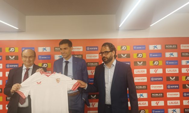 Pepe Castro presenta a Diego Alonso con seguridad: «Es el entrenador que más me ha sorprendido»
