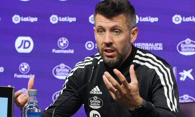 Paulo Pezzolano feliz tras la victoria del Real Valladolid