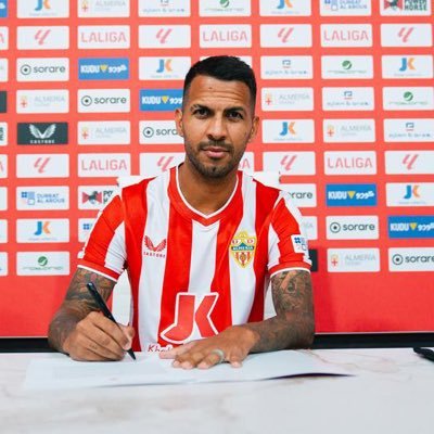 Jonathan Viera ya es nuevo futbolista de la UD Almería