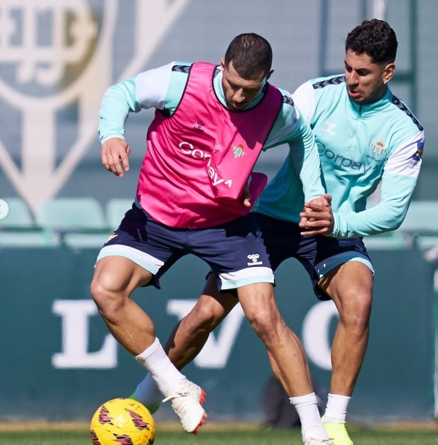 Claudio Bravo se ausenta en el último entrenamiento del Real Betis