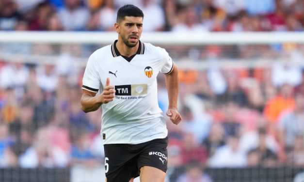Cenk Özkacar no tiene hueco en el Valencia CF